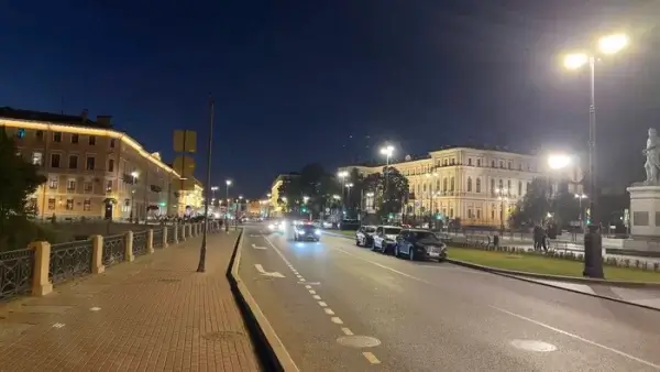 Парковка во дворах Петербурга: теперь всё строже - и понятнее