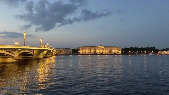 Новый причал у Дворцовой площади: петербургская набережная Мойки пополнилась 23-й точкой швартовки